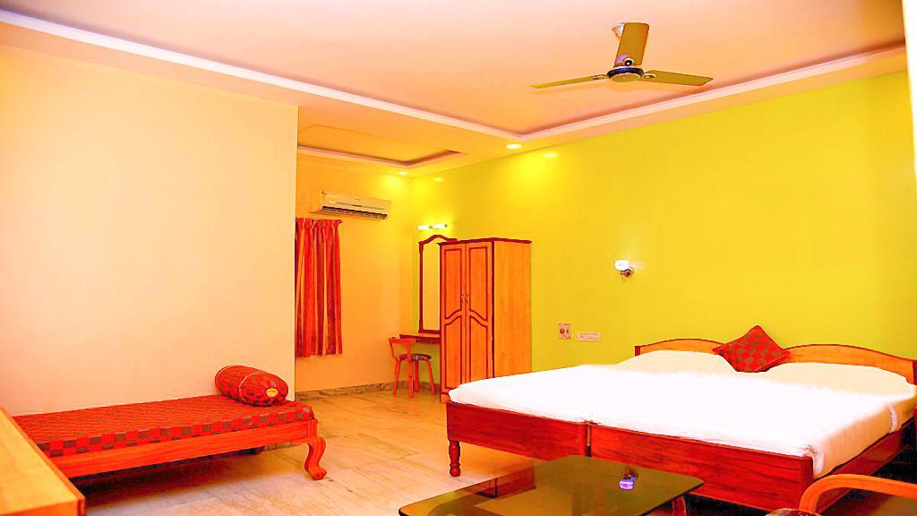 Sindhu Towers Hotel Vellore Exterior photo