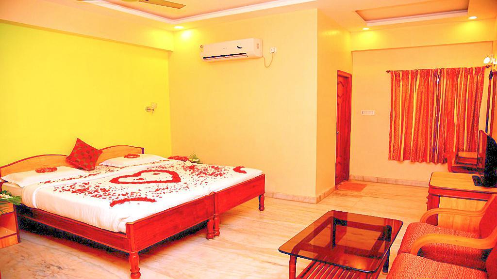 Sindhu Towers Hotel Vellore Exterior photo